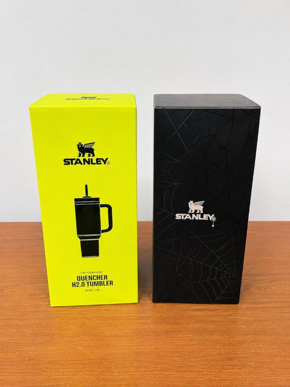 Stanley 40oz Tumbler – Halloween Web Glow